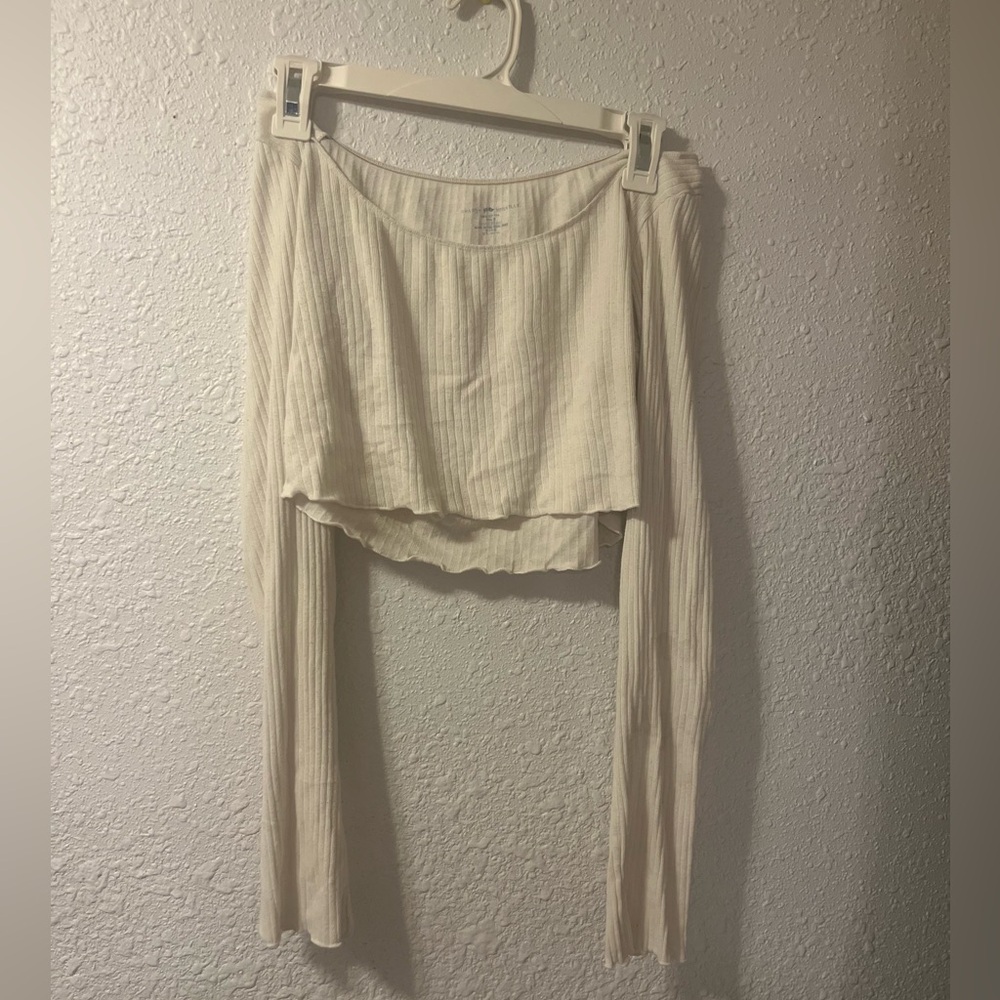 Brandy Melville long sleeve crop top